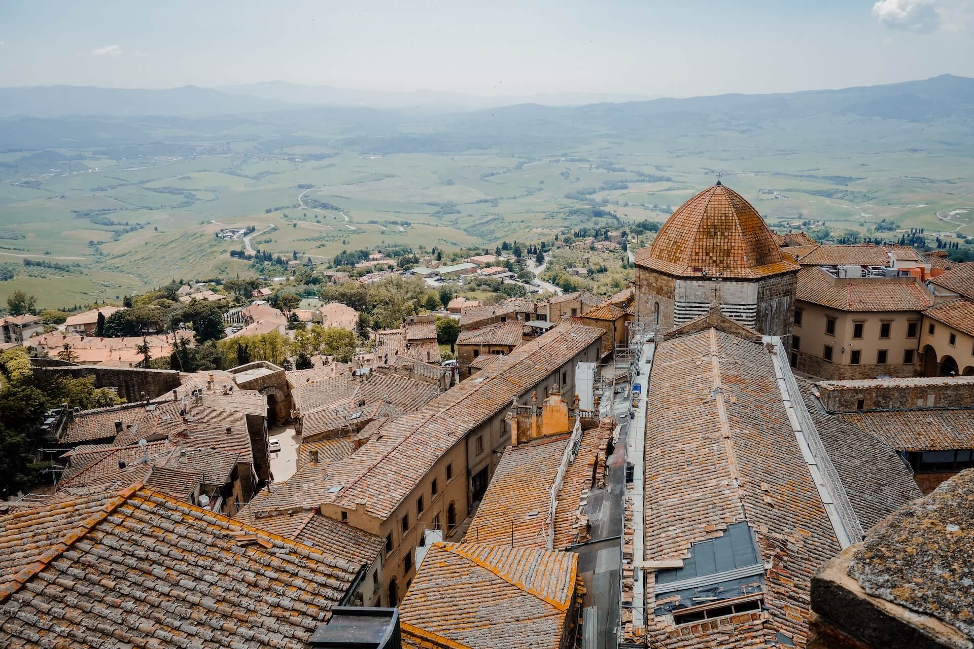 Uitzicht vanaf het Palazzo dei Priori in Volterra