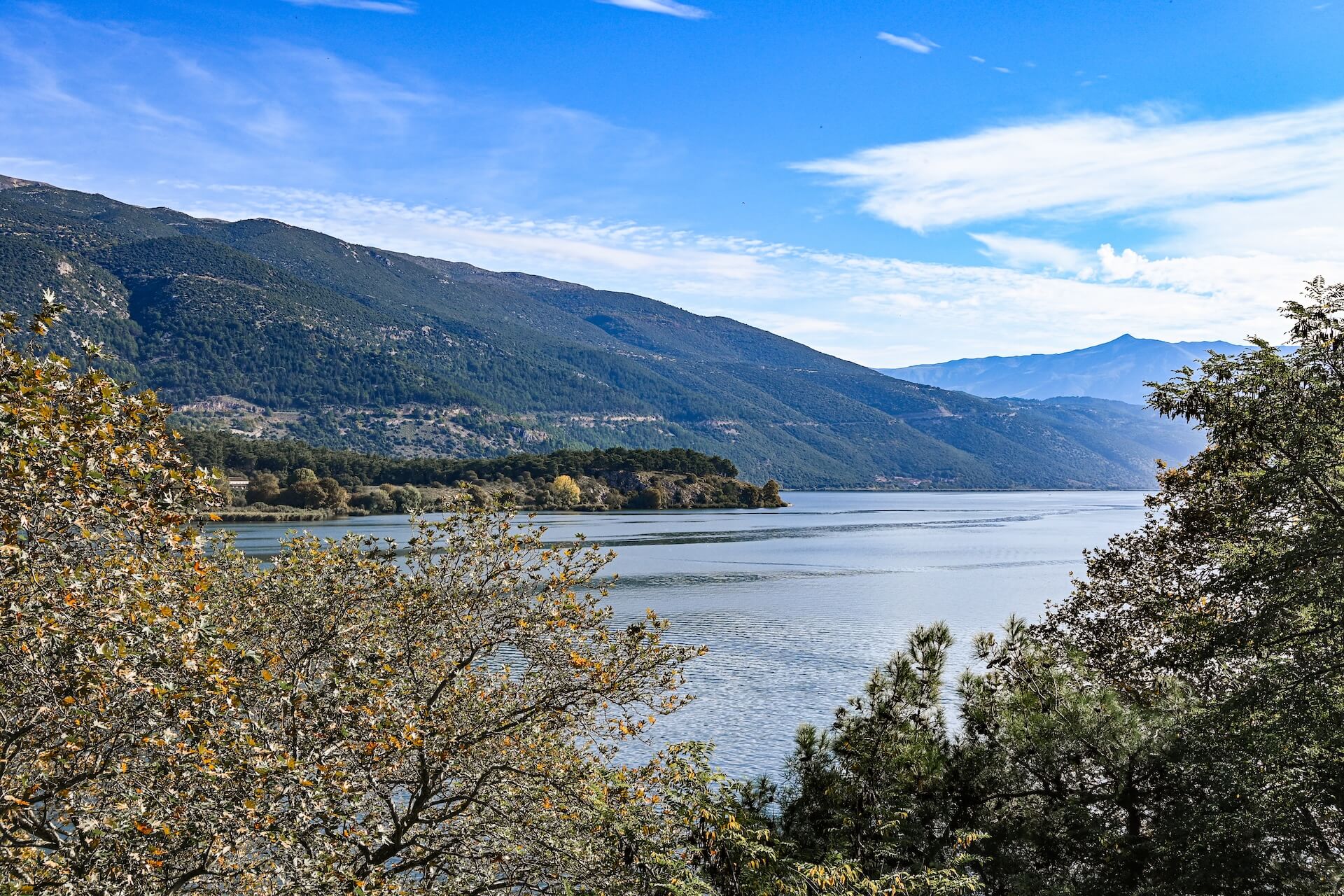 Uitzicht over het meer van Ioannina
