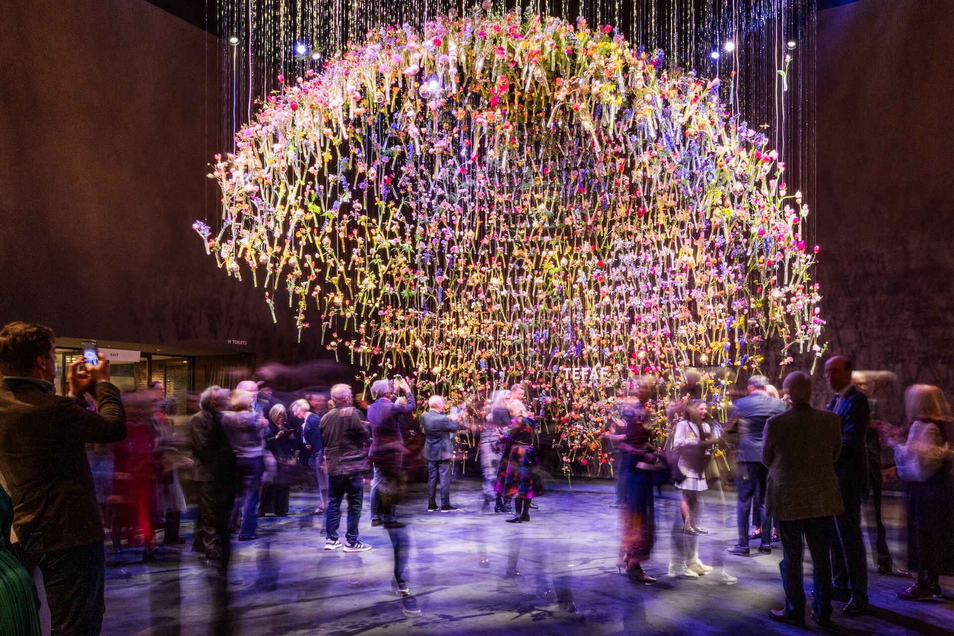 Een koepel van bloemen op TEFAF  - Foto Loraine Bodewes via TEFAF