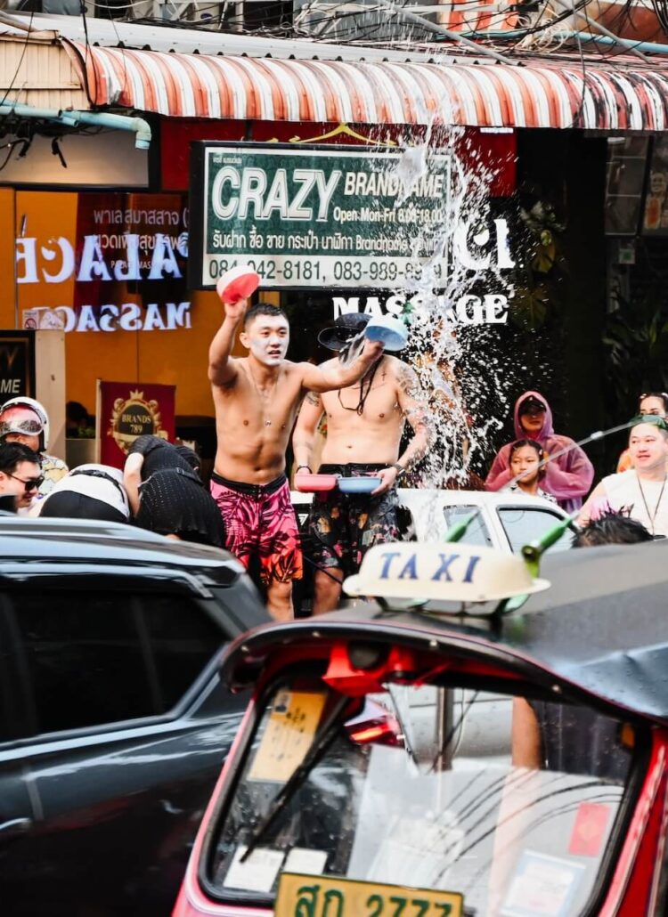 Songkran vieren in Thailand